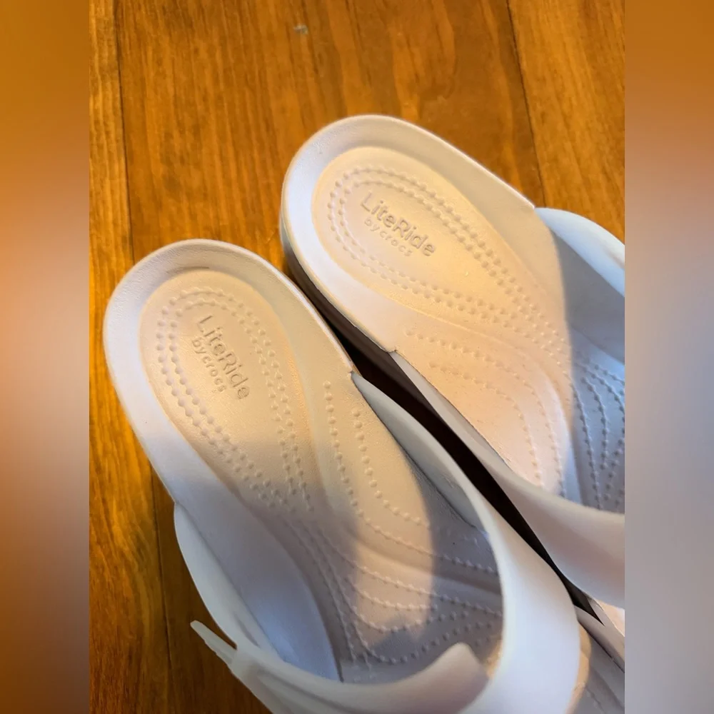 Crocs Brooklyn Buckle Low Wedge Purple Moon Women's 10 perfect condition - Picture 3 of 6